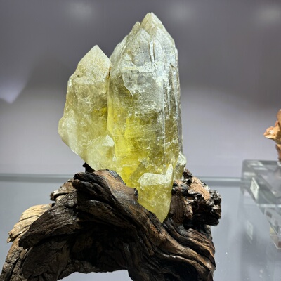 捡漏 老矿黄水晶城堡骨干 黑发共生 赠底座