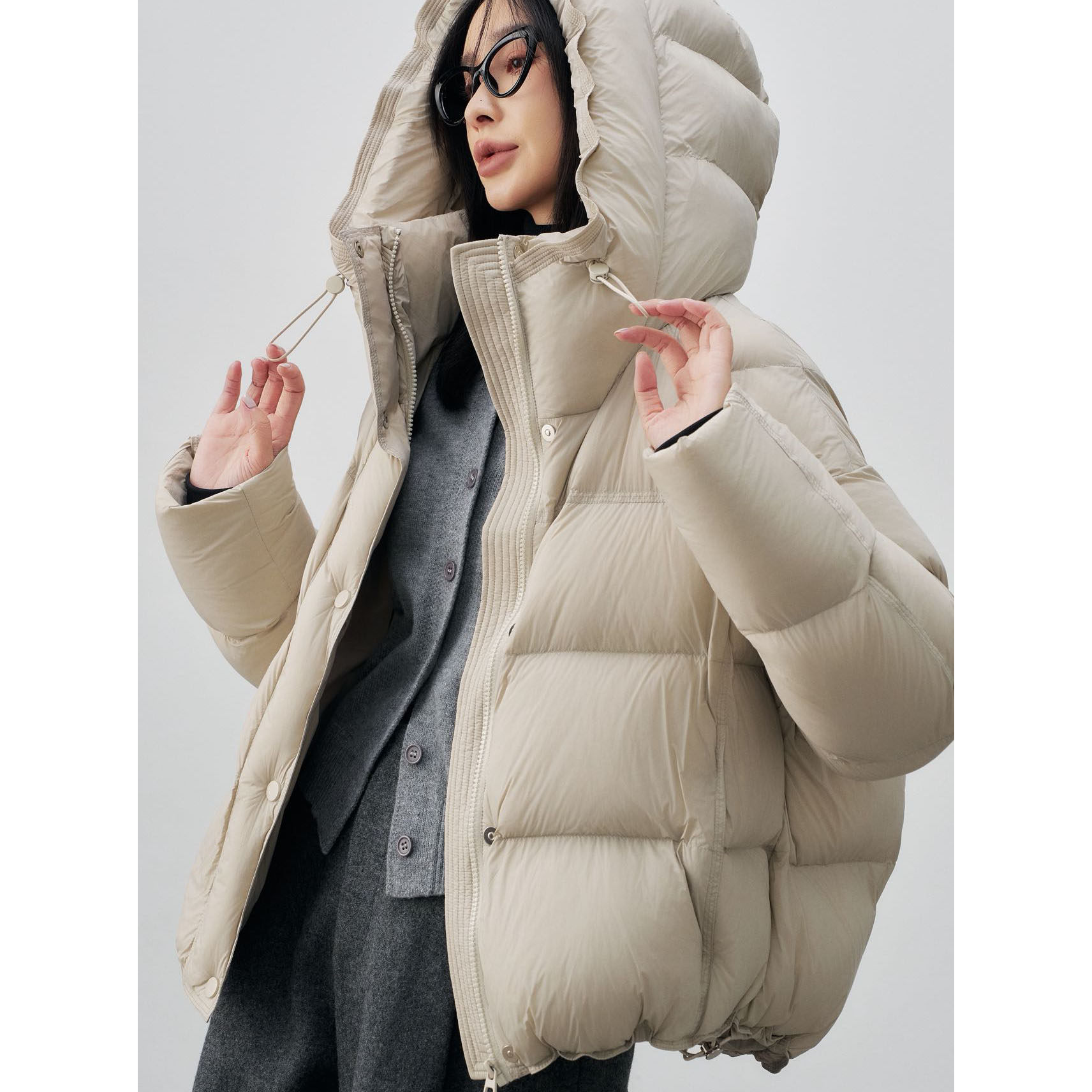 常规锦纶羽绒服时尚连帽