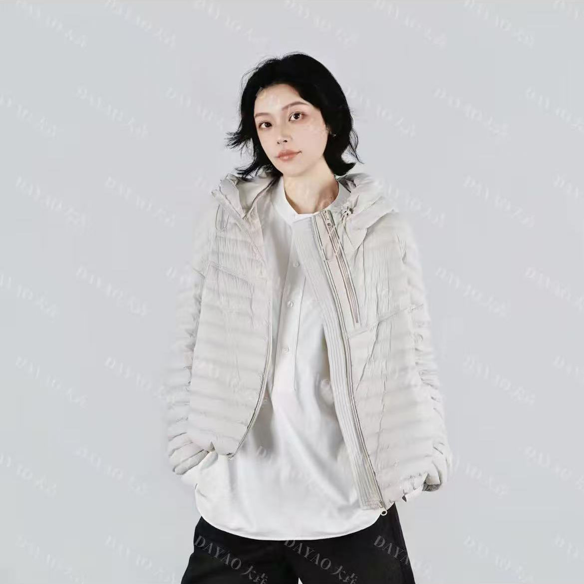 聚酯纤维连帽羽绒服时尚百搭常规