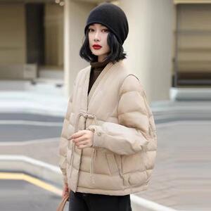 2024冬季新款复古中式盘扣宽松V领轻薄羽绒服女保暖90白鸭绒外套