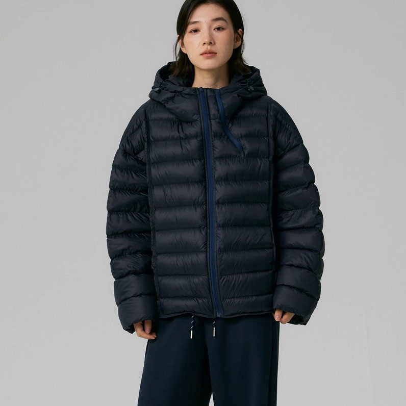 聚酯纤维常规连帽羽绒服女装时尚