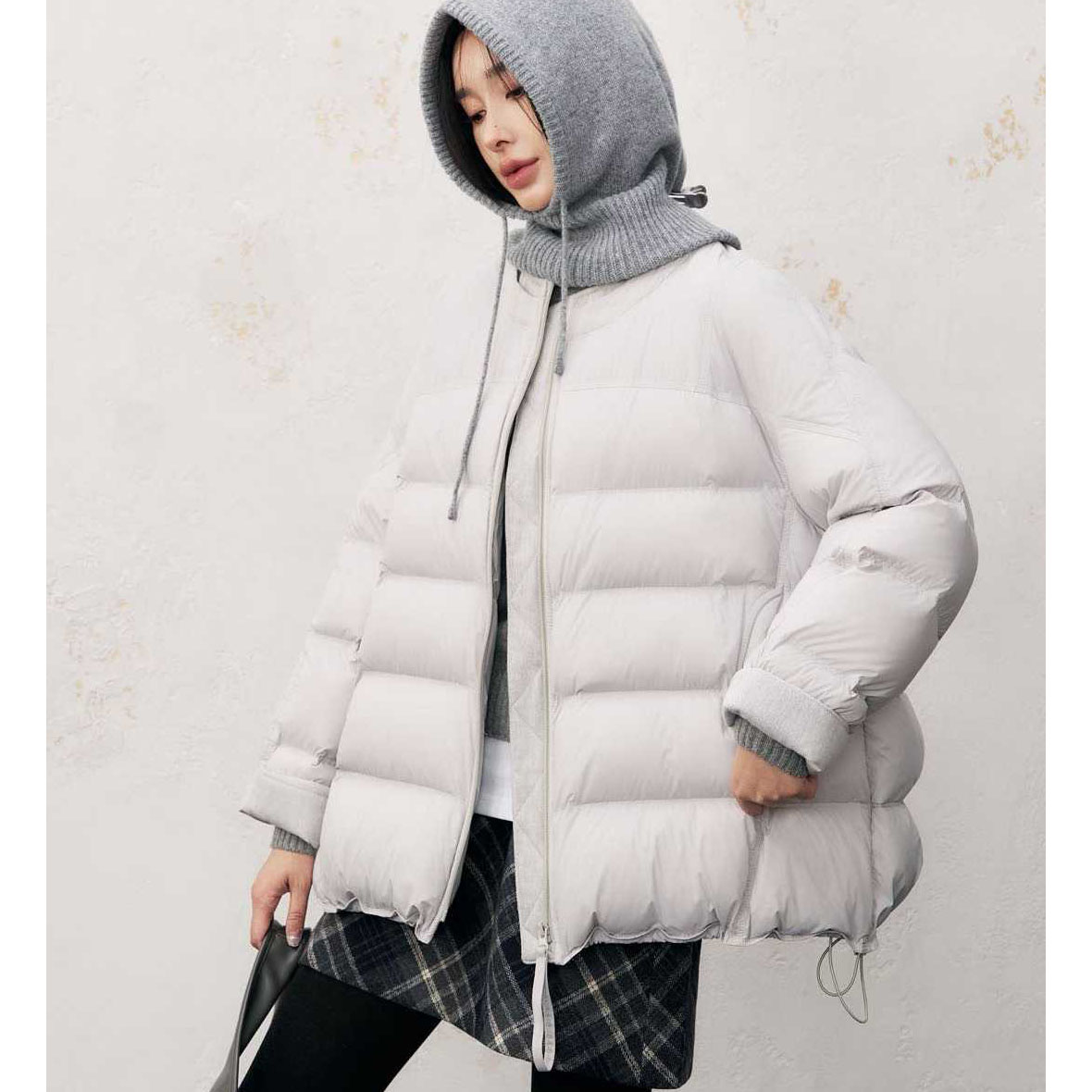 聚酯纤维圆领常规羽绒服时尚保暖