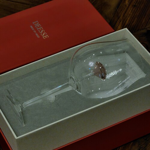 像奢侈品一样的红酒杯