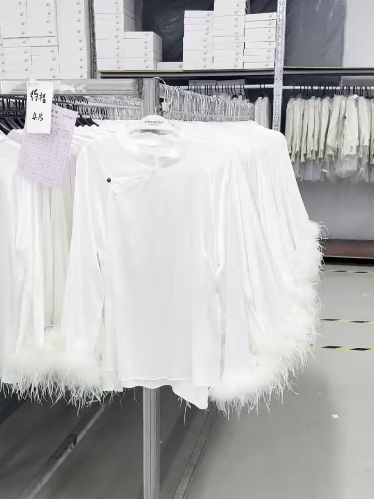2024 NEW CHINESE STYLE SLANTED PLACKET STAND COLLAR NEW CHINESE WOMENS TOP DESIGN OSTRICH FEATHER WHITE SHIRT SHIRT