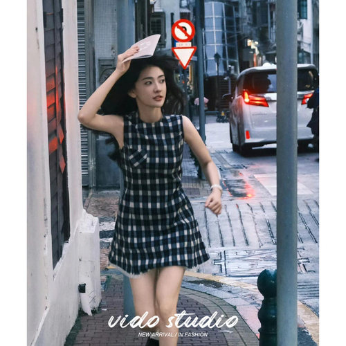 梁洁赵露思同款黑白格纹无袖背心连衣裙女复古小个子显瘦花边裙子