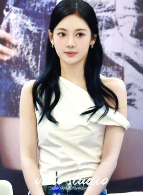 宁艺卓同款白色斜肩扭结T恤女25夏小众设计感辣妹不规则露肩上衣