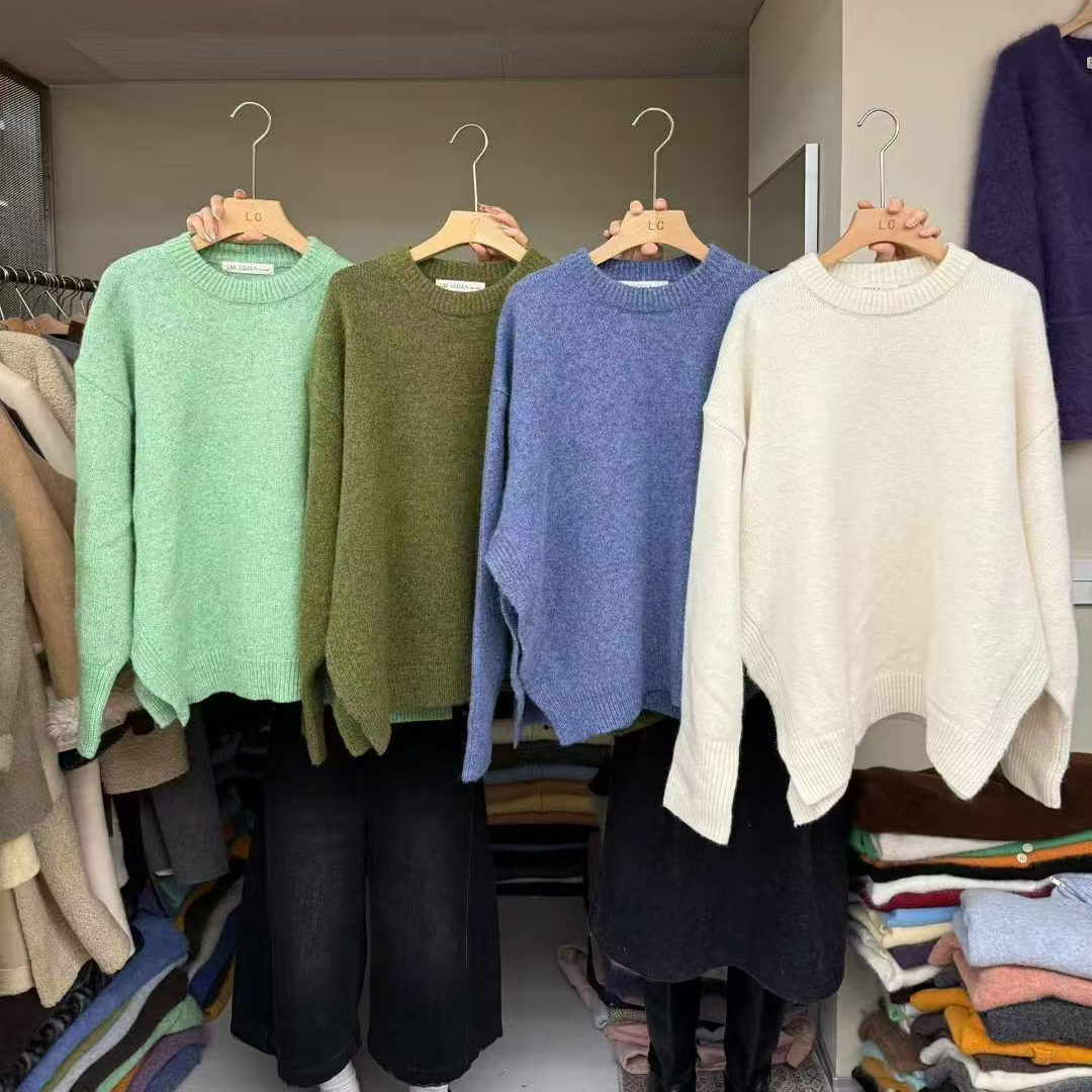 极简风圆领开叉羊毛针织衫女