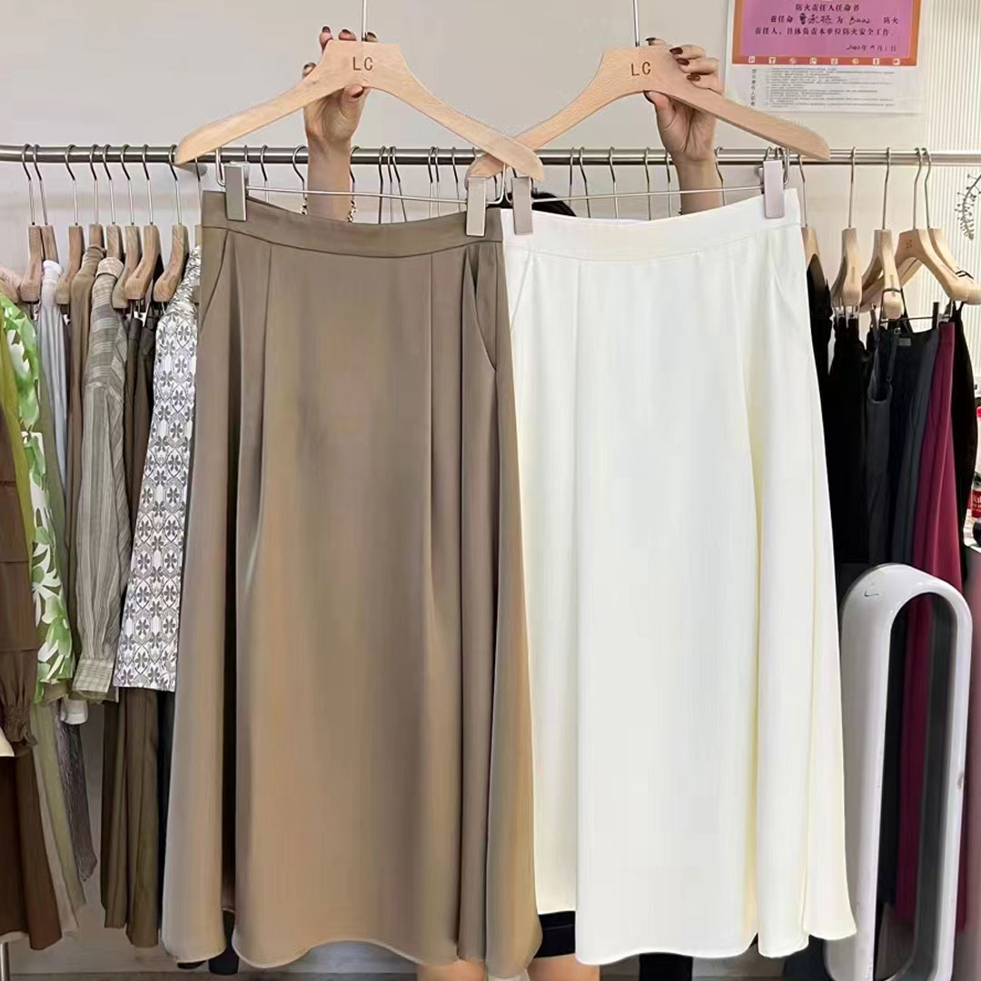 中长款卡其色A字锻面半身裙女秋