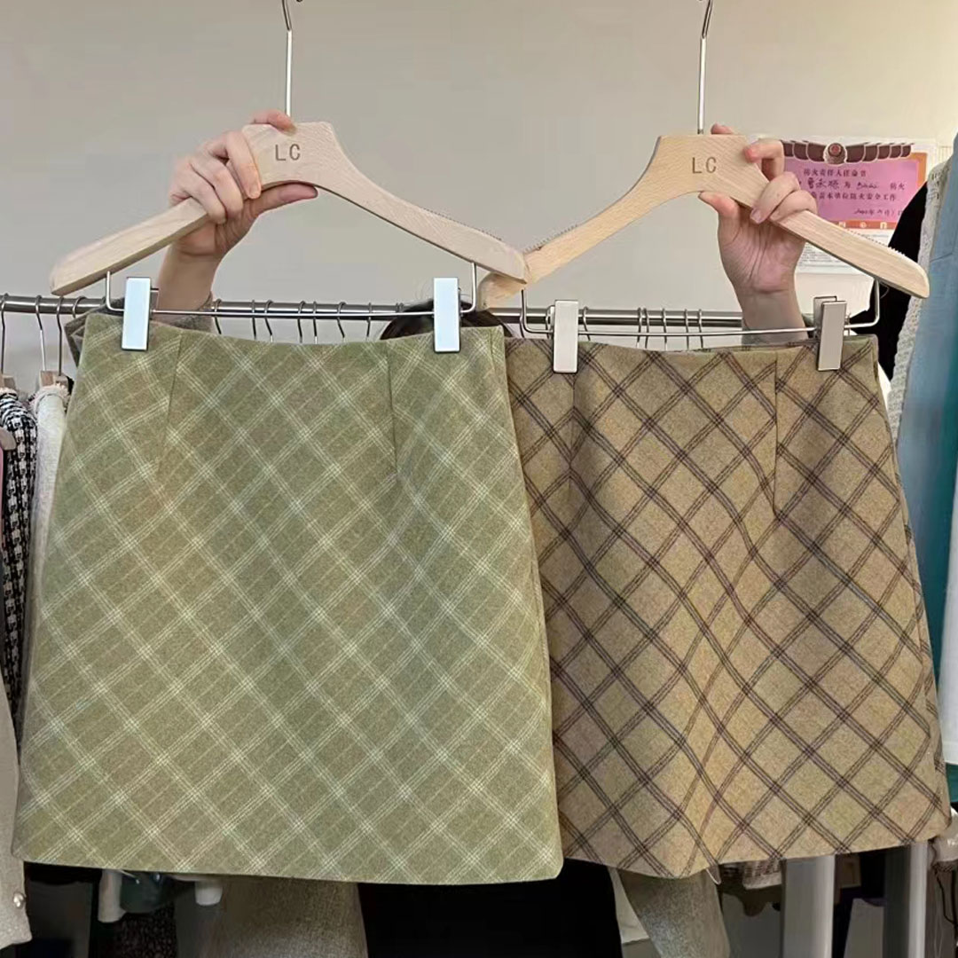 短款A字型羊毛格子半身裙女秋