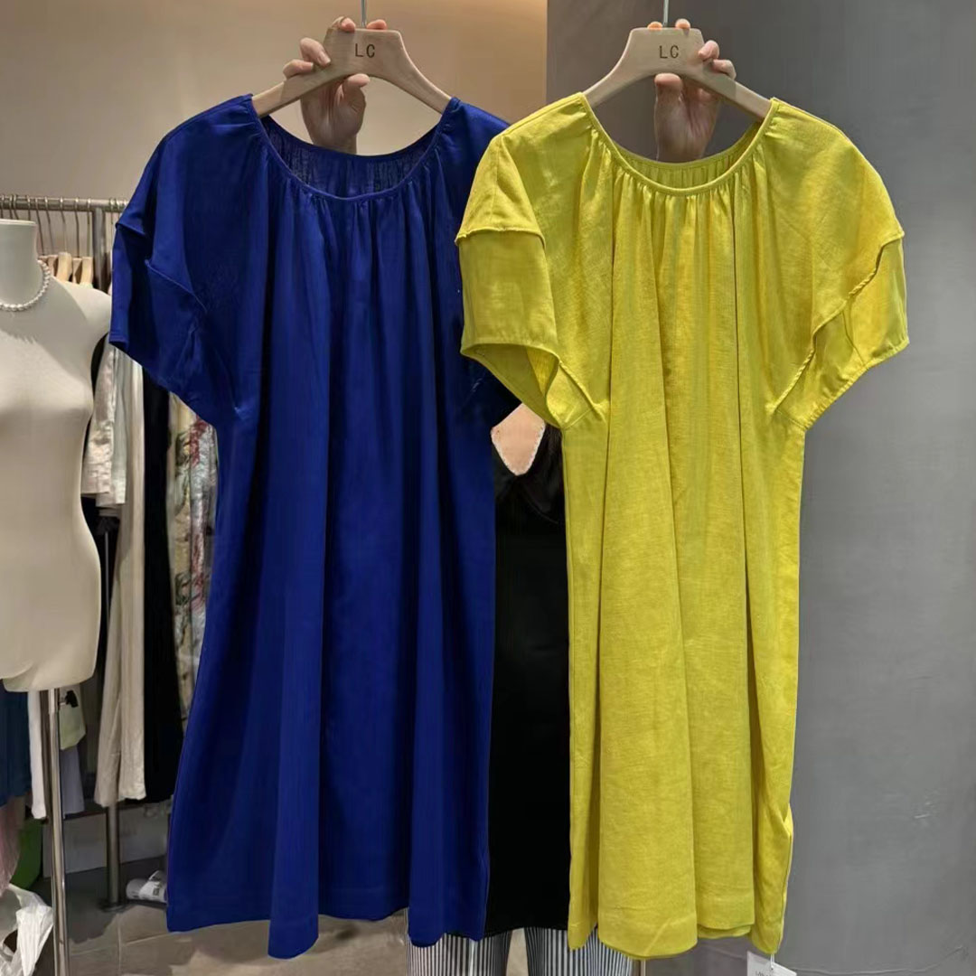 纯色泡泡袖减龄连衣裙短款女