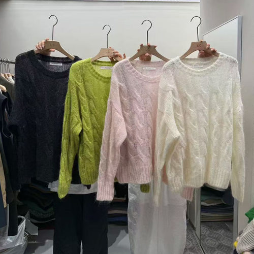 韩系松弛风圆领麻花马海毛毛衣女