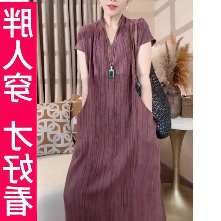 200斤高档大码时髦V领短袖连衣裙女士夏季新款遮肚显瘦妈妈长裙子