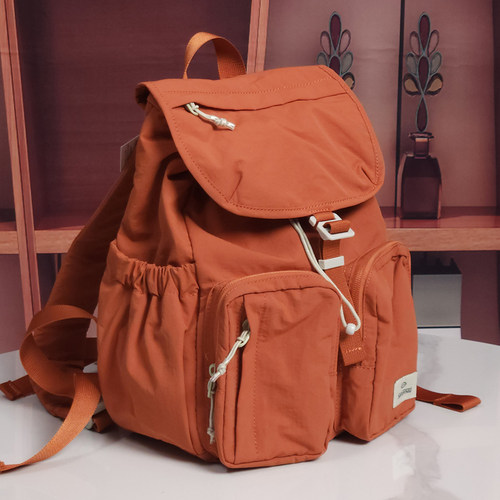 超轻简约能装休闲户外双肩包