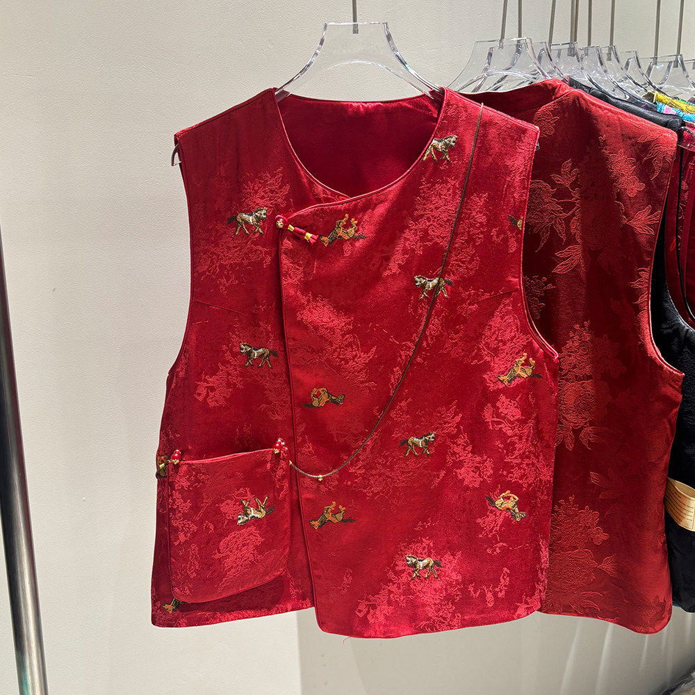 新中式国风刺绣小马圆领斜襟盘扣人丝提花马甲女本命年红色年服春,女装/女士精品,马夹,淘宝优惠券,粉丝福利购,淘宝优惠卷