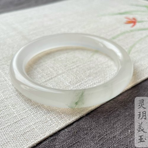天山冰翠玉手镯圆条金丝玉天然