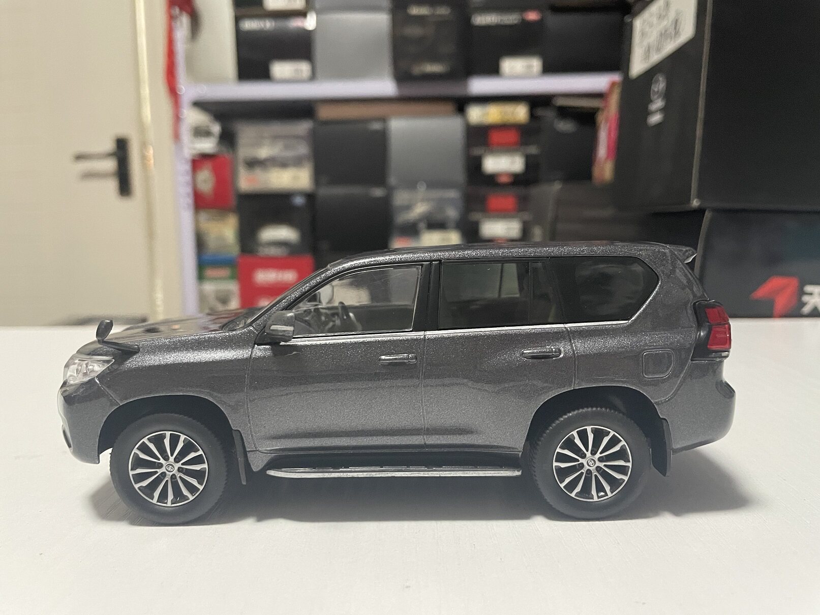 1:30 오리지널 TOYOTA PARDO 2018 합금 자동차 모델