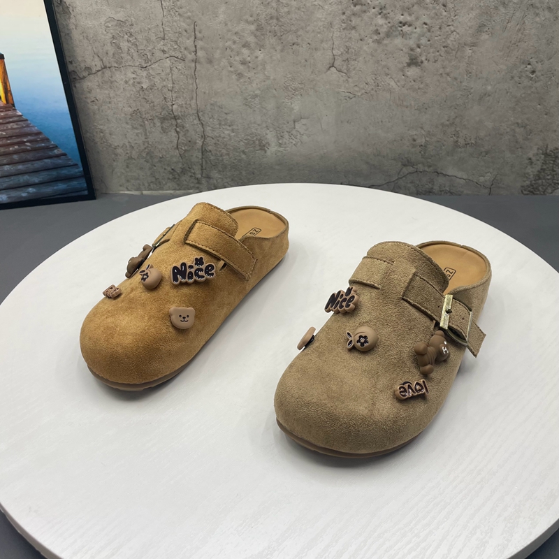 2025夏季新款轻便潮流复古可爱卡通勃肯鞋后空跟绒面包头半拖鞋女