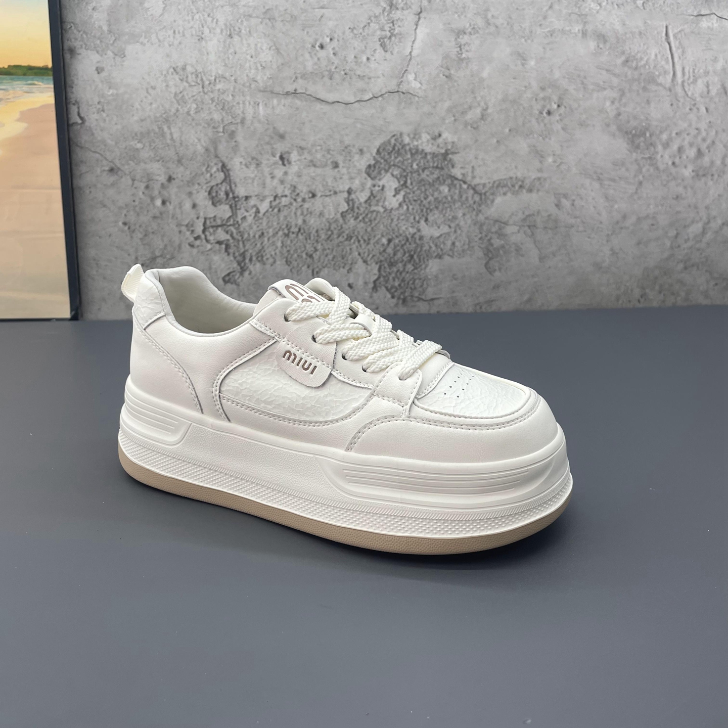 时尚百搭小白鞋厚底潮鞋2025秋季新款撤柜断码真皮韩版学院女板鞋