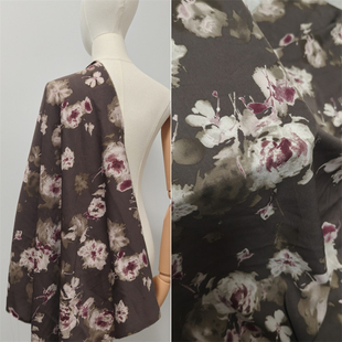 新款咖啡色大花型平纹缎布料做居家衬衫连衣裙裤子柔软不透肉面料