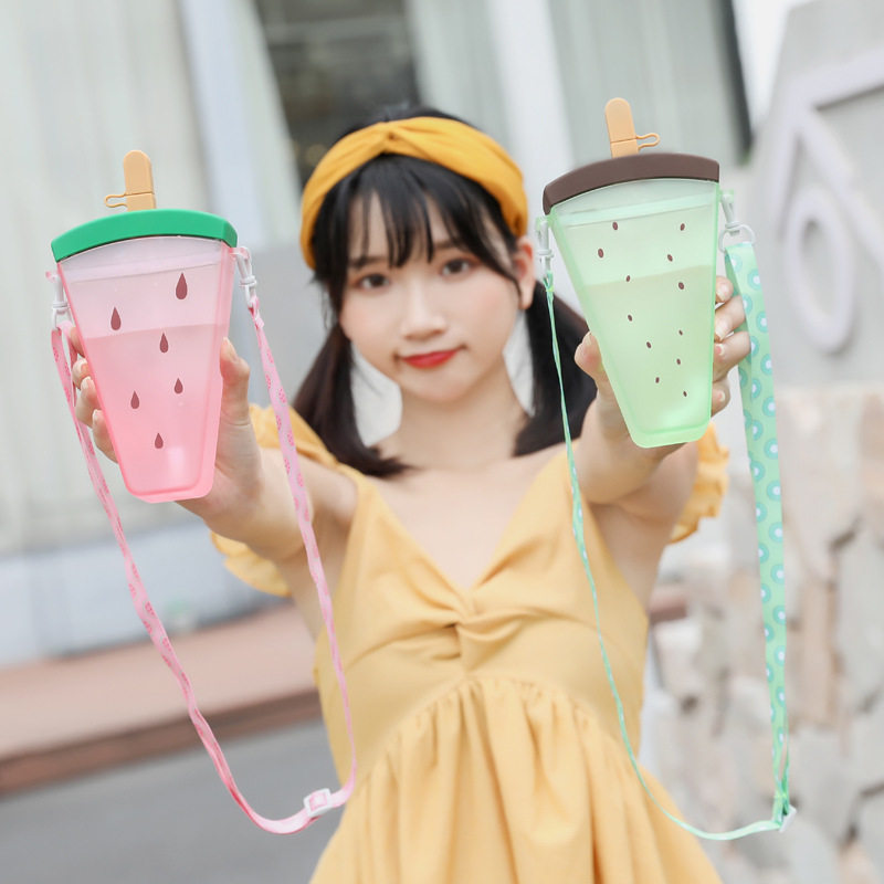 夏季韩版创意水杯硅胶西瓜背带吸管冷饮塑料水杯学生女学生320ml