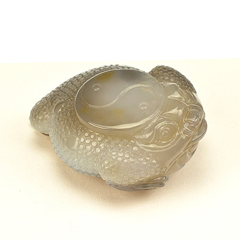 天然原石玛瑙雕刻金蟾盘玩摆件