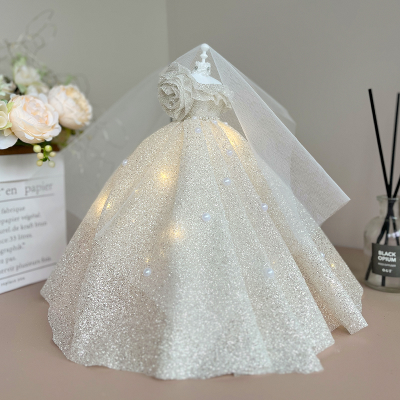 520送女朋友礼物18岁成人礼女生生日礼物闺蜜毕业礼品婚纱店摆件