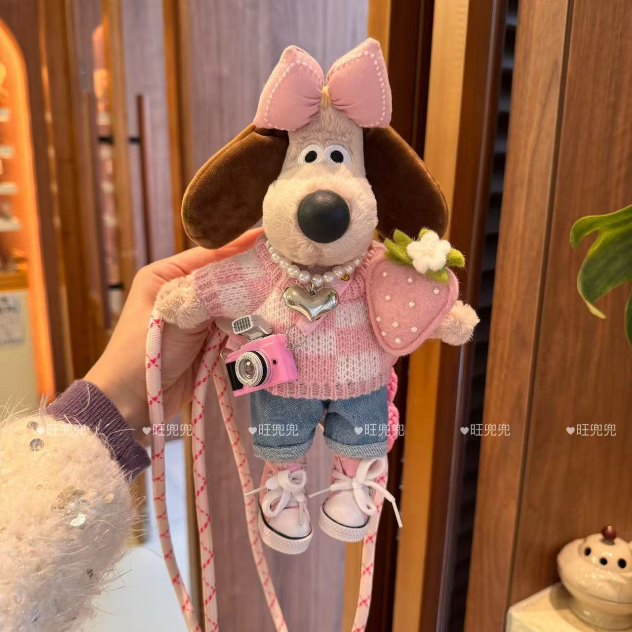 Gromit粉色大嘴背带裤包挂英国正版穿衣掌门狗玩偶包包挂件摆件