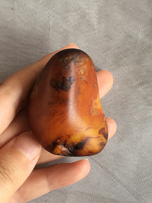 珍罕收藏级新疆和田玉红沁籽料，73.15克宽41.8高53.2厚25.4mm