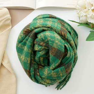 经过森林 秋冬氛围感百搭格子保暖围脖披肩 显白绿色仿羊绒围巾女