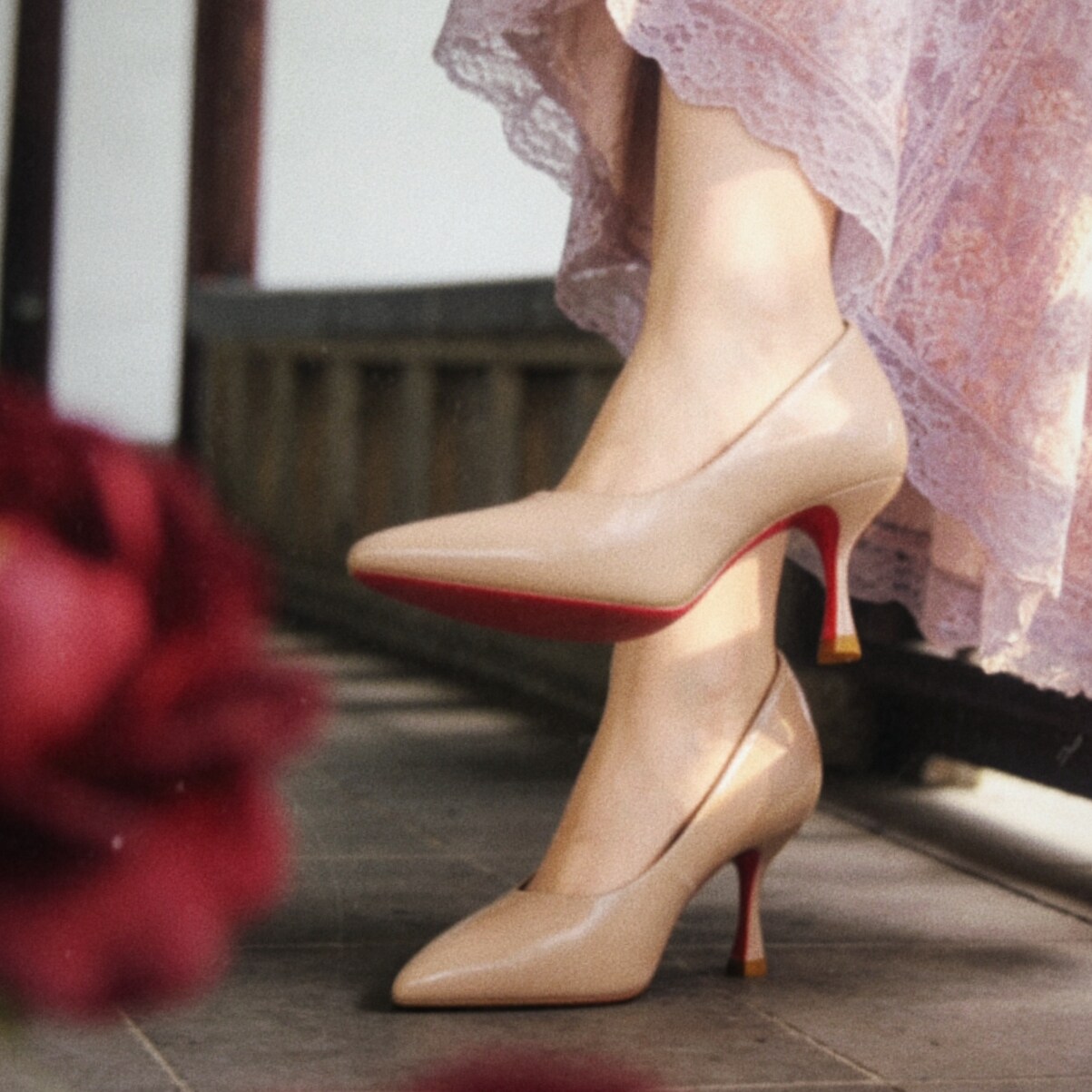 奈里法式优雅女人裸色宴会女王浅口CL红底鞋尖头细高跟鞋搭配旗袍