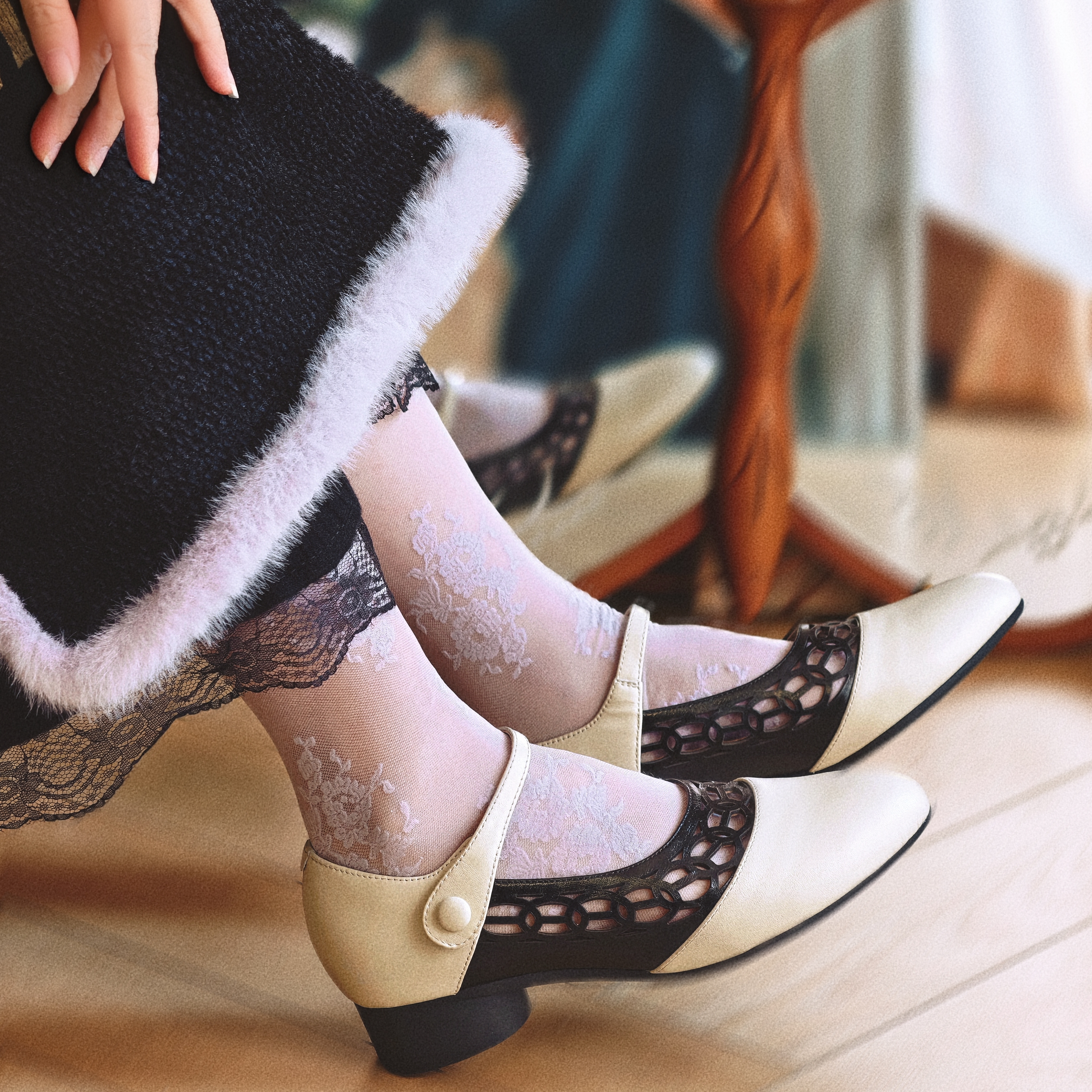 奈里民国范黑白拼镂空旗袍单鞋