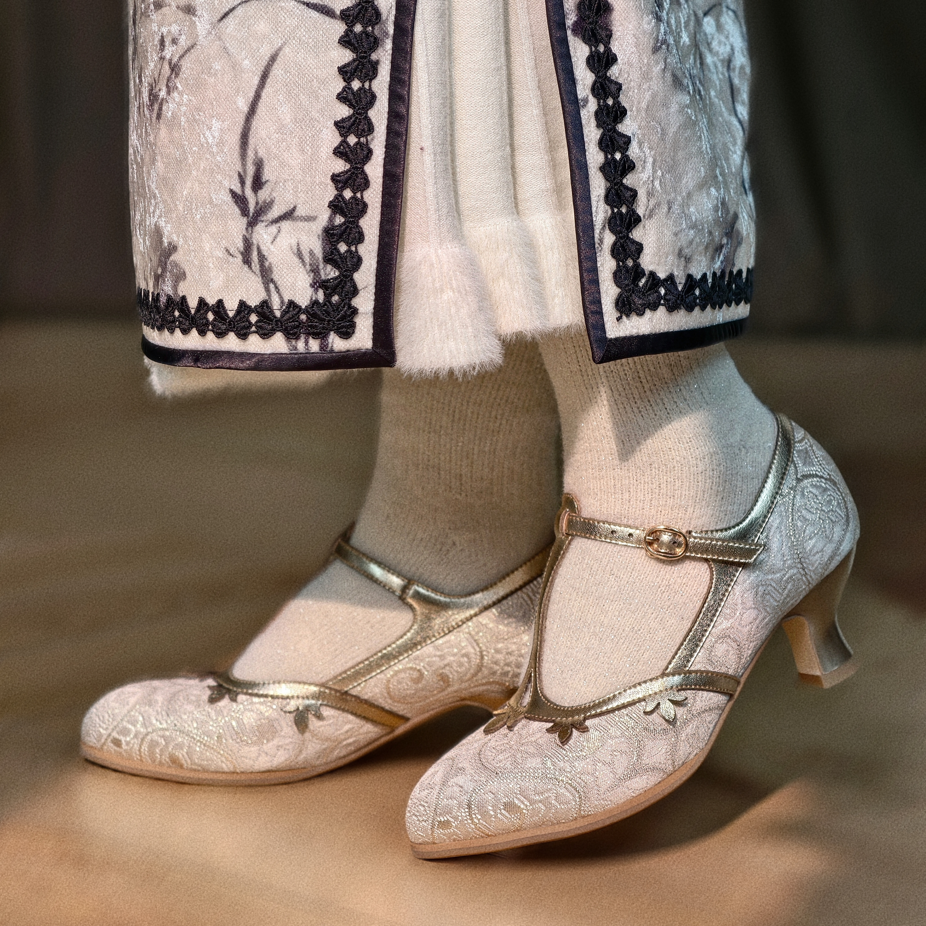 奈里古董鞋复古丁字带酒杯跟