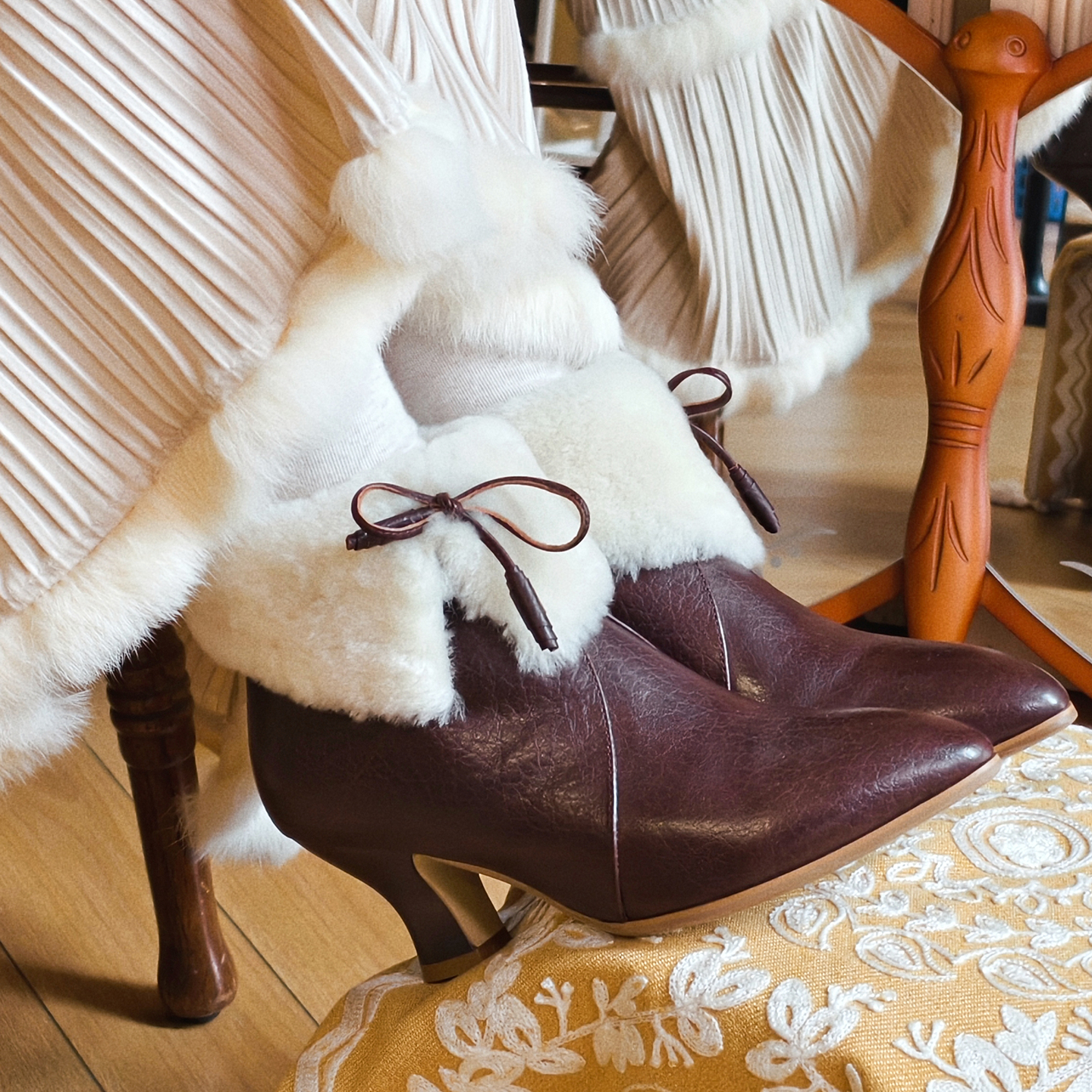 奈里复古深棕翻领羊羔毛高跟靴