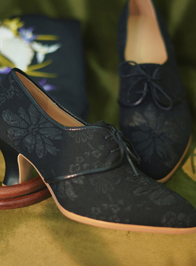 奈里设计法式复古黑色浮雕花系带深口单鞋酒杯跟大码40旗袍女鞋