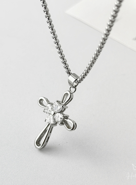 不掉色钛钢简约镶钻小十字架吊坠项链女个性轻奢百搭设计感锁骨链