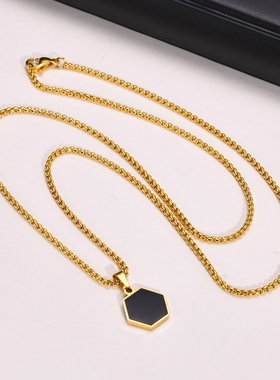 潮流黑色几何项链男士金色六边形吊坠高级感钛钢男生链子简约百搭