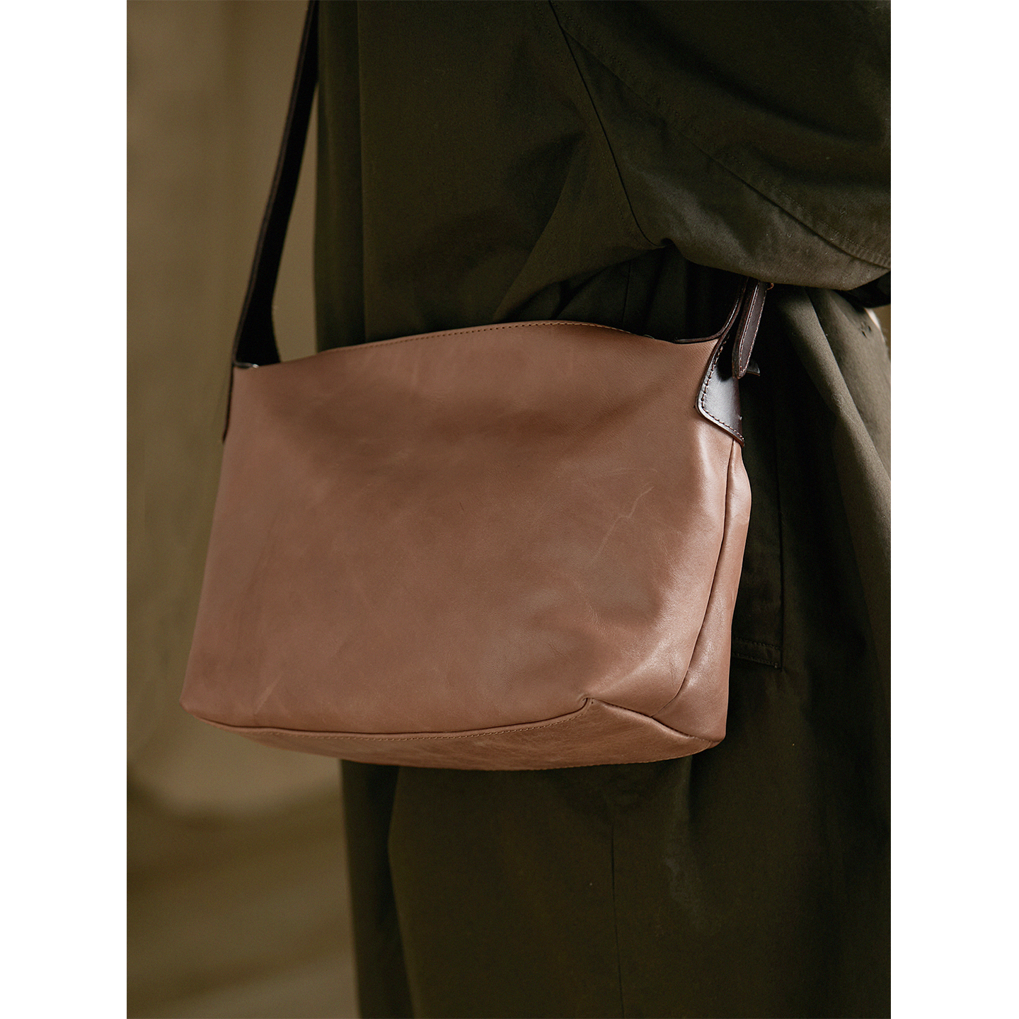 谷家 文艺复古植鞣牛皮撞色单肩斜跨背包 大容量轻便真皮休闲女包