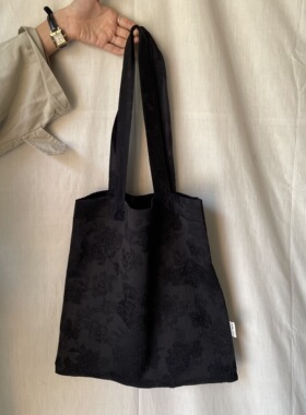 OneBlueNook 丨 《乌》黑色暗纹提花 立体浮雕 单肩布袋