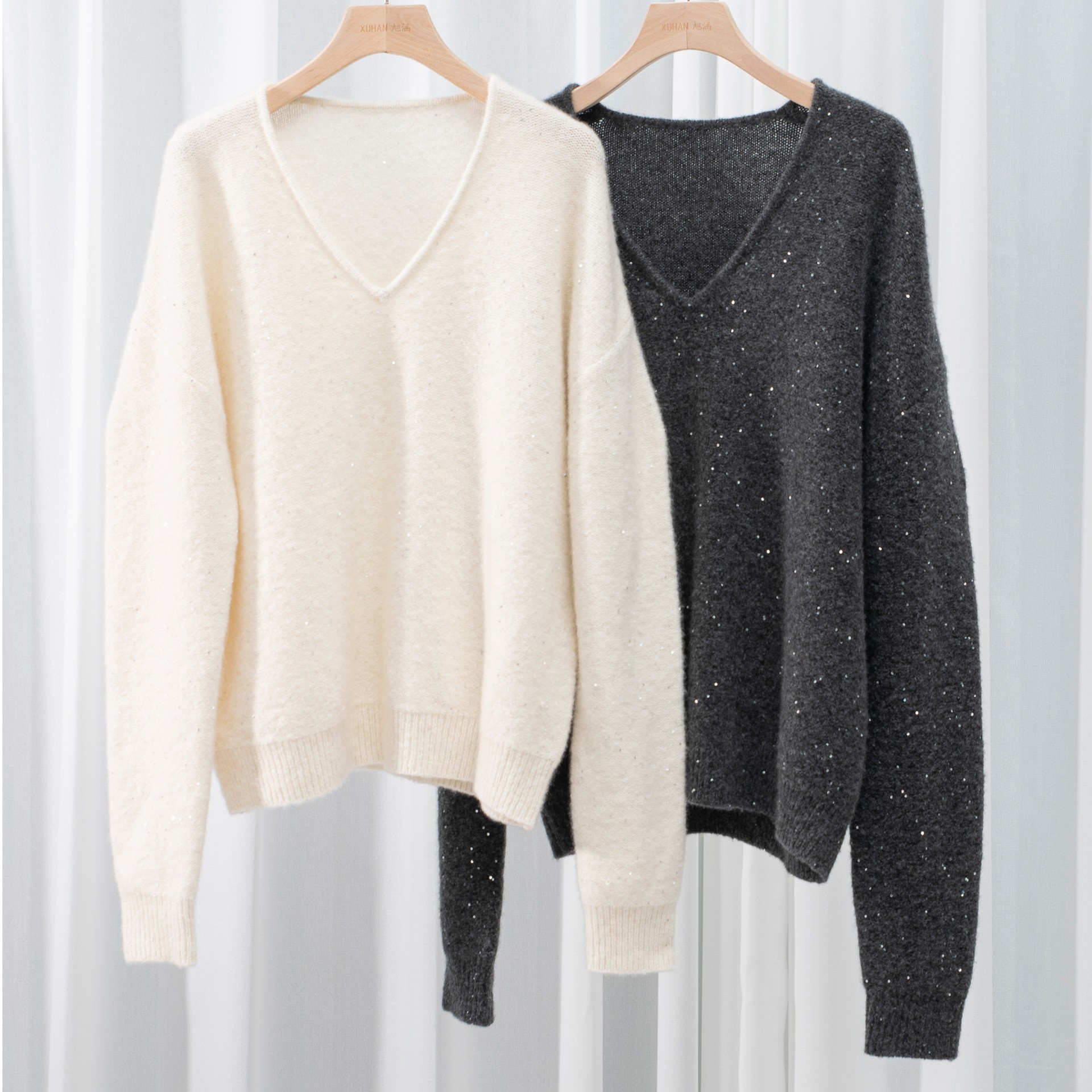 小众单品2025秋冬新款  高档洋气亮片V领米白针织衫毛衣 羊绒衫女