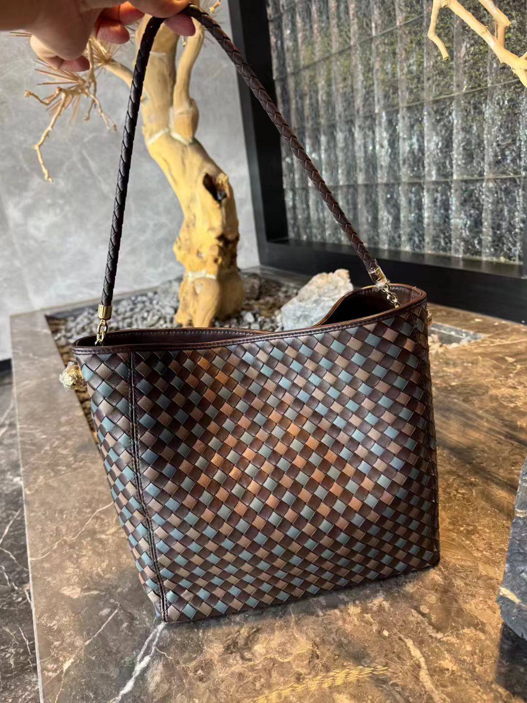 bv系例 手工纯编织托特女包 里外都是头层羊皮 收纳容量空间大