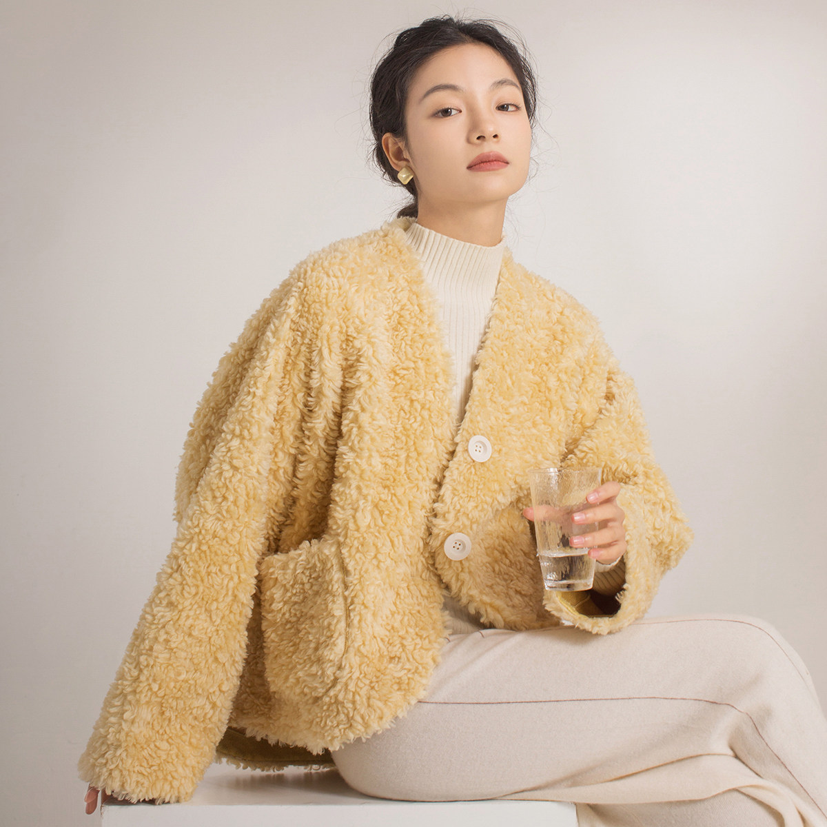 皮毛一体颗粒复古chic优雅赫本极简羊羔绒法国新短款大衣黄女外套