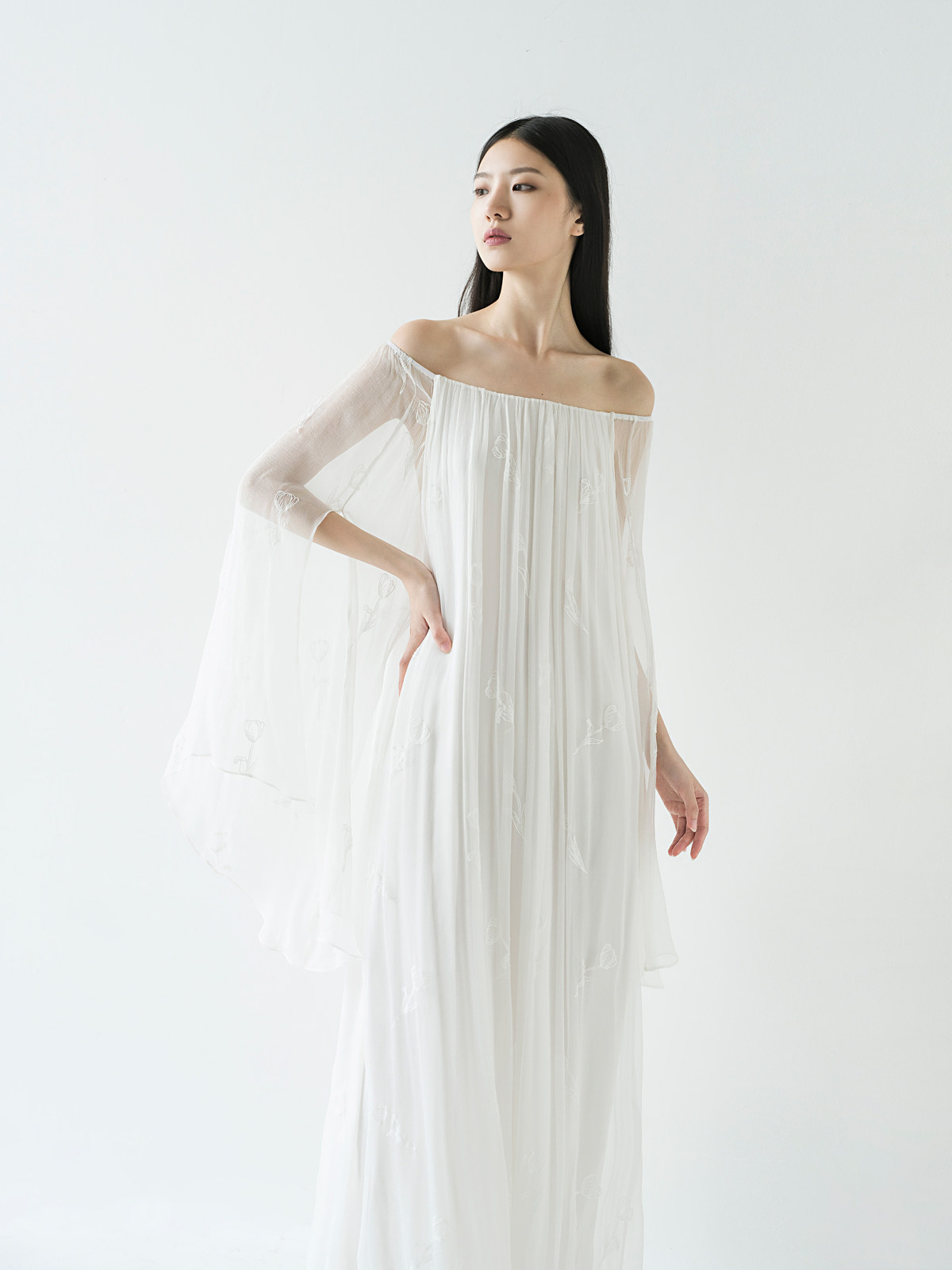 美丽自持,仪式感修型设计,卓而不群yuanyin轻婚纱真丝绣花连衣裙