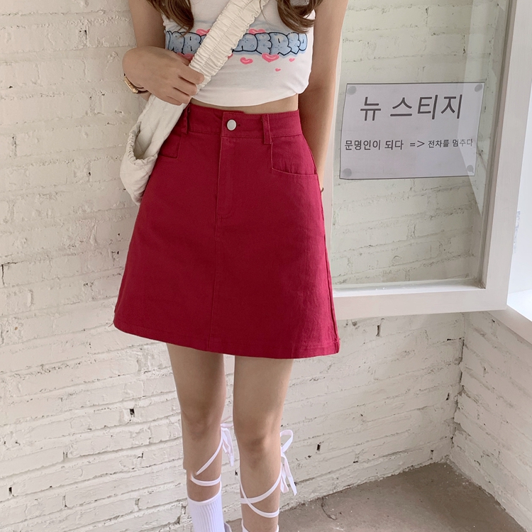 A-line short skirt with high waist and hot girl's buttocks
