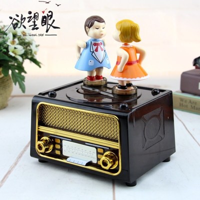 经典怀旧旋转亲嘴玩具转圈接吻小人娃娃转动隔空神器异地恋礼物女