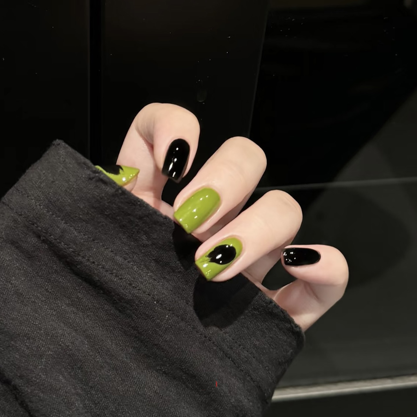 手工成品美甲贴片短款绿色黑色涂鸦穿戴甲显白可卸简约指甲贴片
