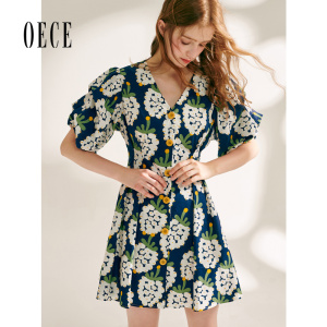 Oece夏装新款女装 花花复古温柔法式碎花V领泡泡袖收腰连衣裙