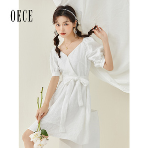 Oece甜美白色裙子春夏装新款女法式气质收腰连衣裙