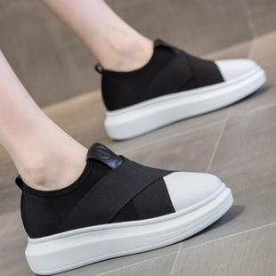 小黑鞋 一脚蹬弹力松紧鞋 厚底春秋运动休闲黑面白底女鞋 女2025新款