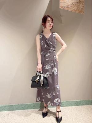 26春夏新款SN优雅V领系带中腰连衣裙无袖印花修身气质V领长裙 女