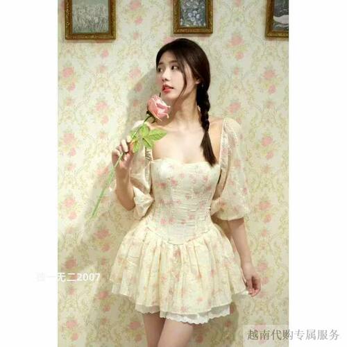 越十年越南小众Sass时尚气质碎花蕾丝拼接连衣裙少女风礼服裙